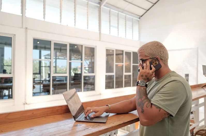 Das Echo der unsichtbaren Feder – Warum wahre Größe oft im Schatten geschrieben steht